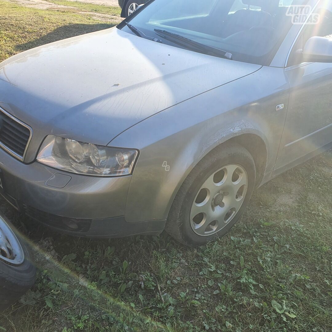 Audi A4 2004 г запчясти