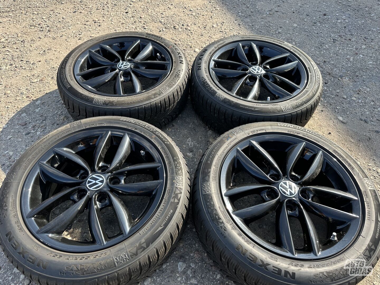 Volkswagen Siunciam, 7J ET50 Transporter light alloy R17 rims