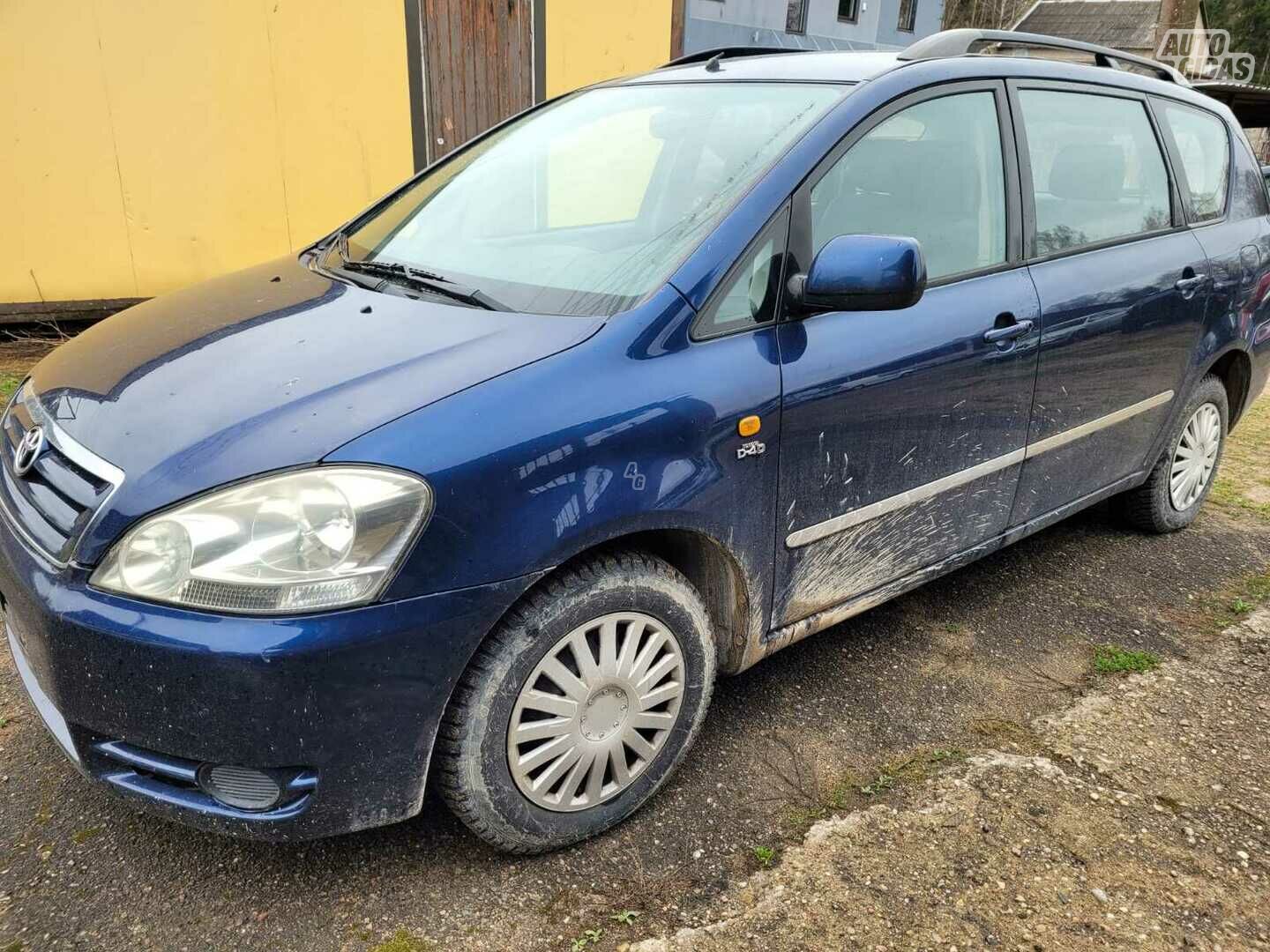 Toyota Avensis Verso 2005 y parts