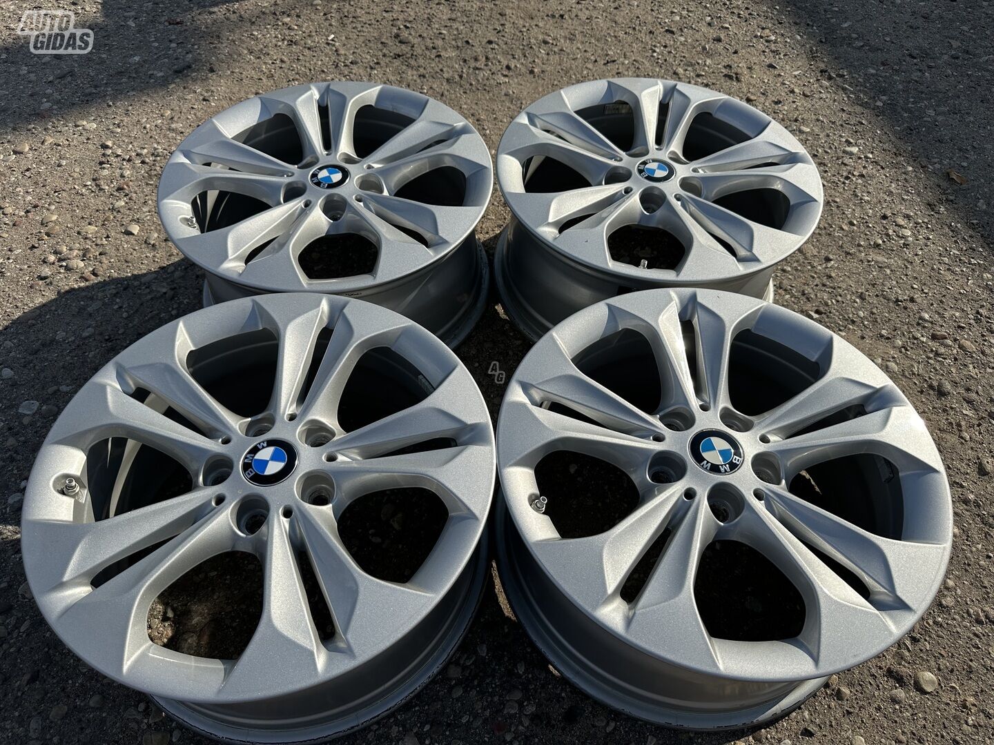 BMW Siunciam, 7,5J ET52 light alloy R17 rims