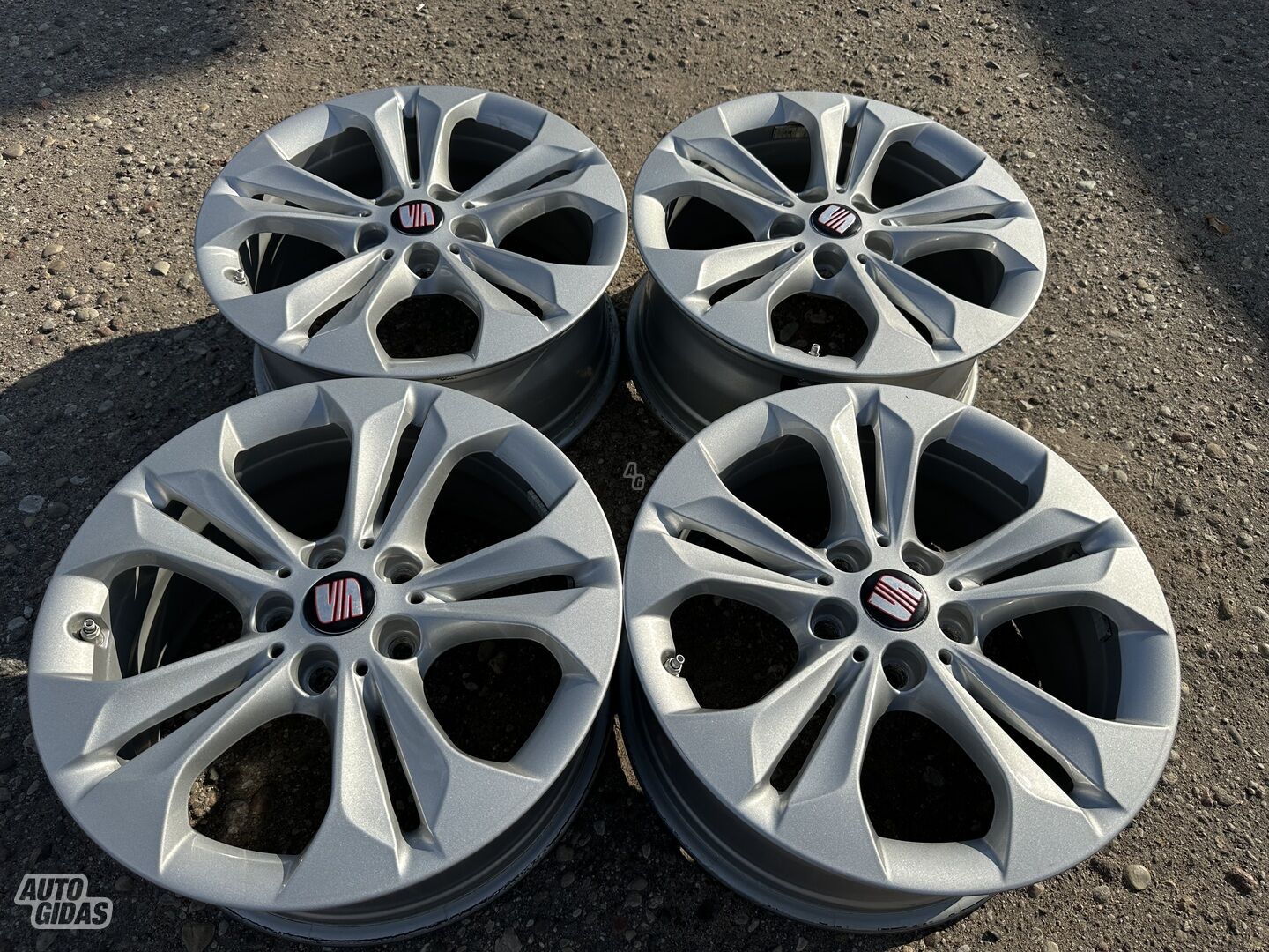 Seat Siunciam, 7,5 ET52 light alloy R17 rims