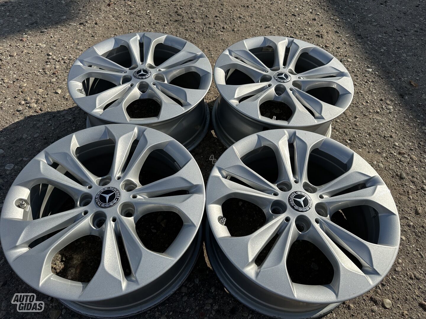 Mercedes-Benz Siunciam, 7,5 ET52 light alloy R17 rims