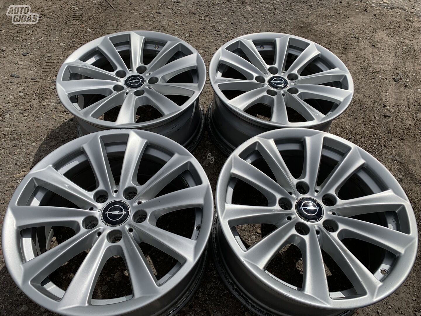 Opel Siunciam, 8J ET30 Insignia light alloy R17 rims