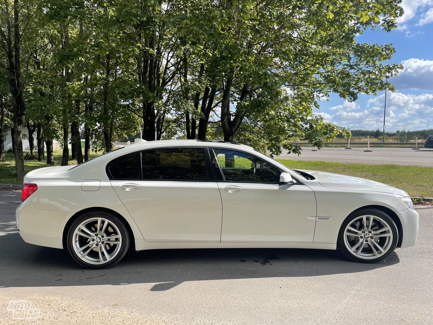 Bmw 740 F02 2011 г