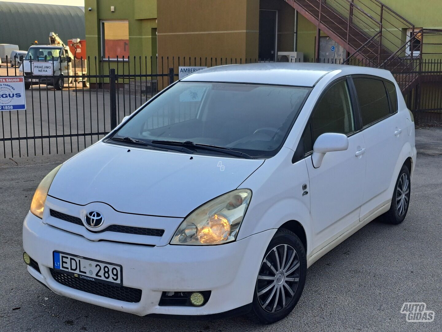 Toyota Corolla Verso II 2004 y