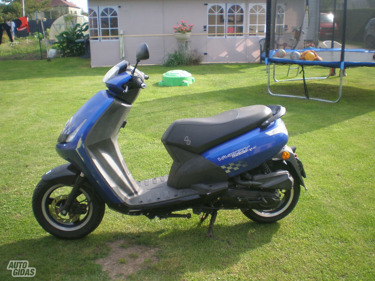 Peugeot Vivacity 2012 y Scooter / moped