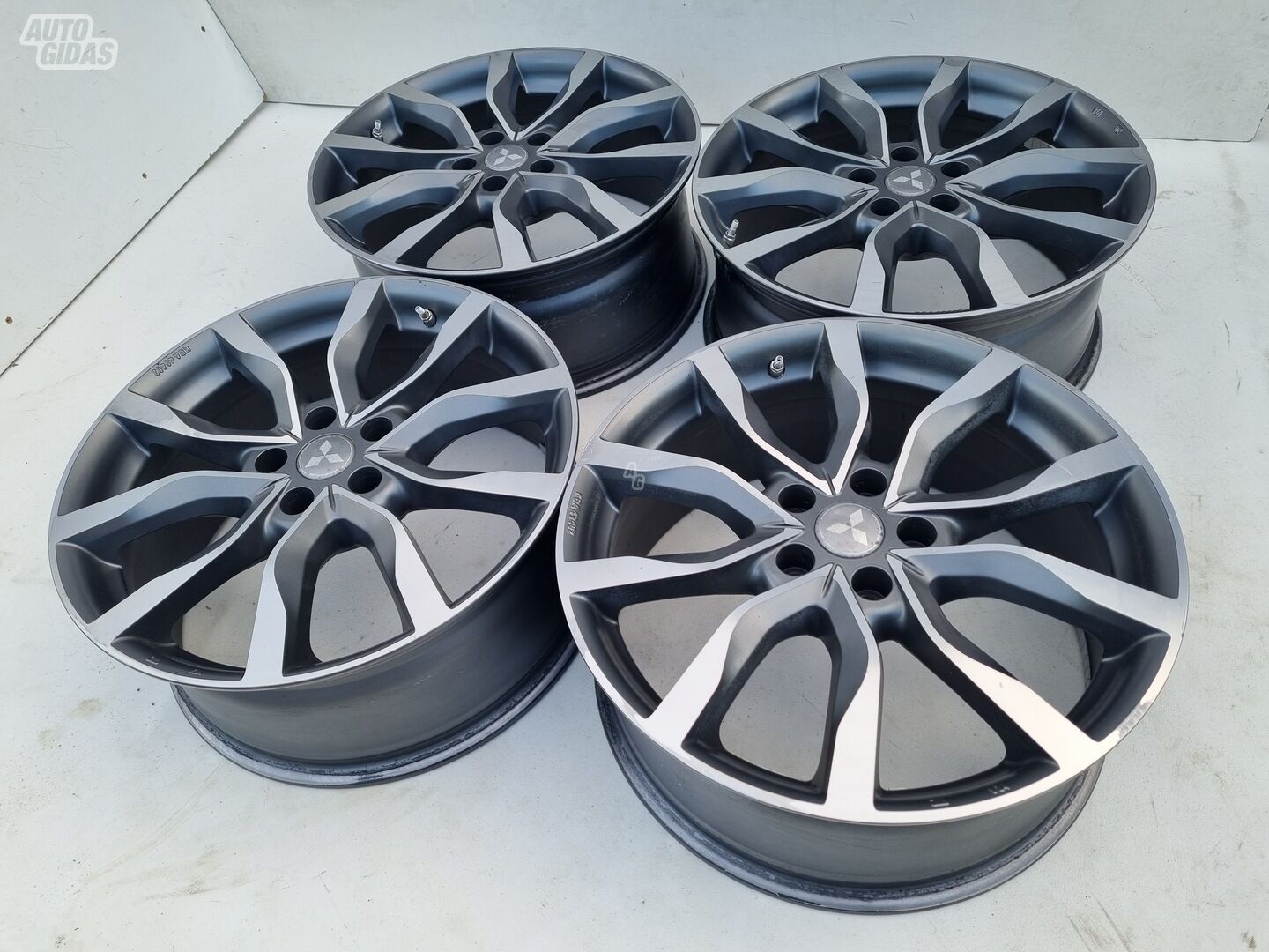 Mitsubishi R19 light alloy R19 rims