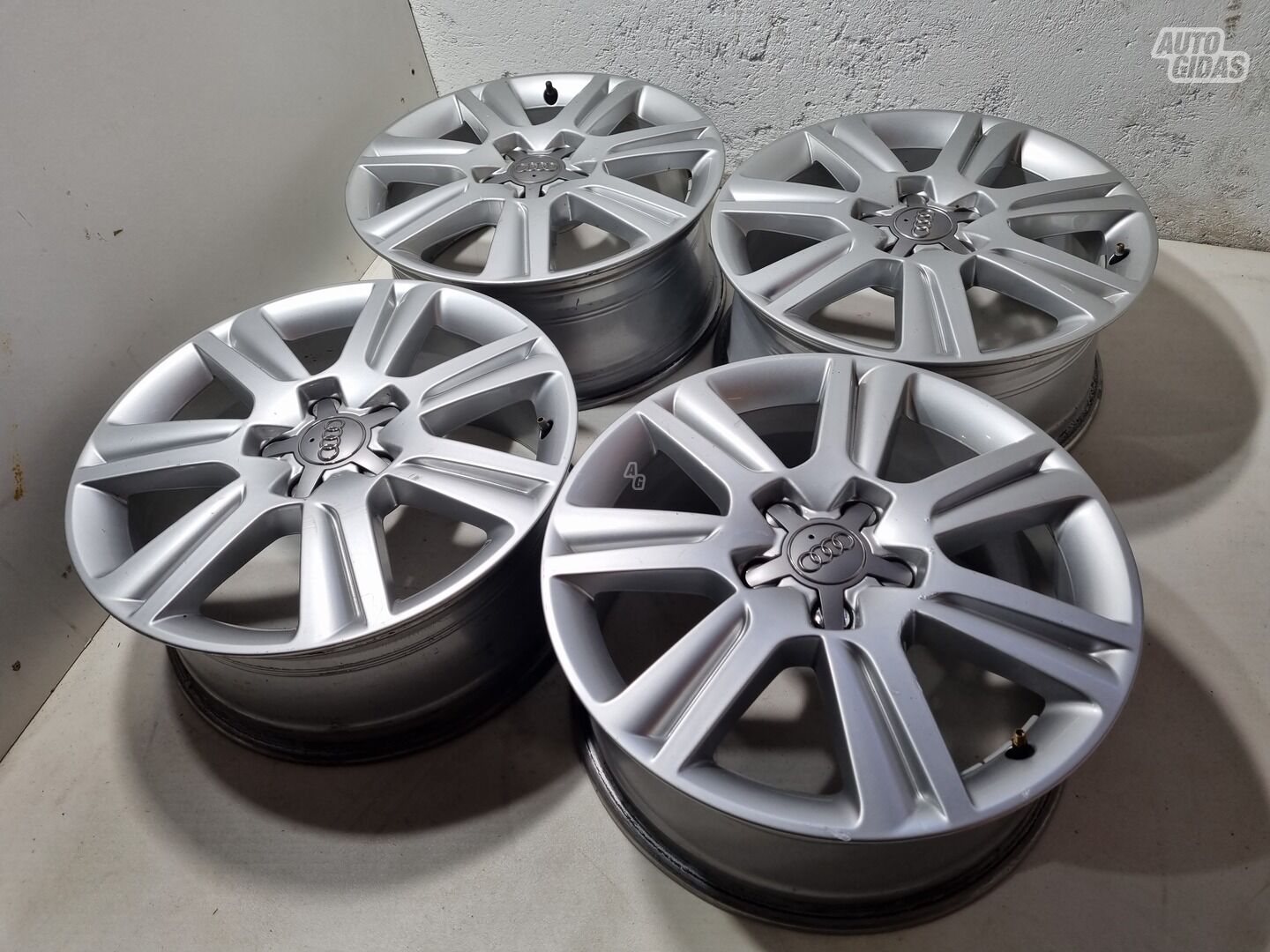 Audi A4 B8 originalūs A4 light alloy R17 rims