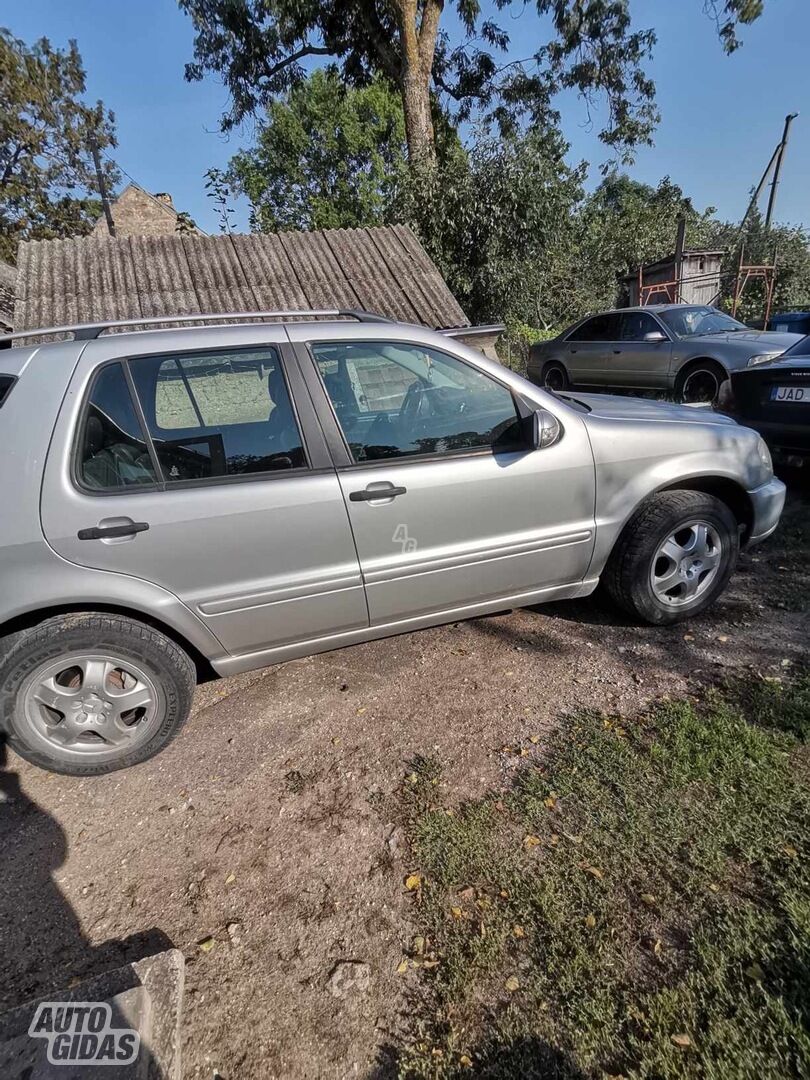 Mercedes-Benz ML 270 W163 2002 y