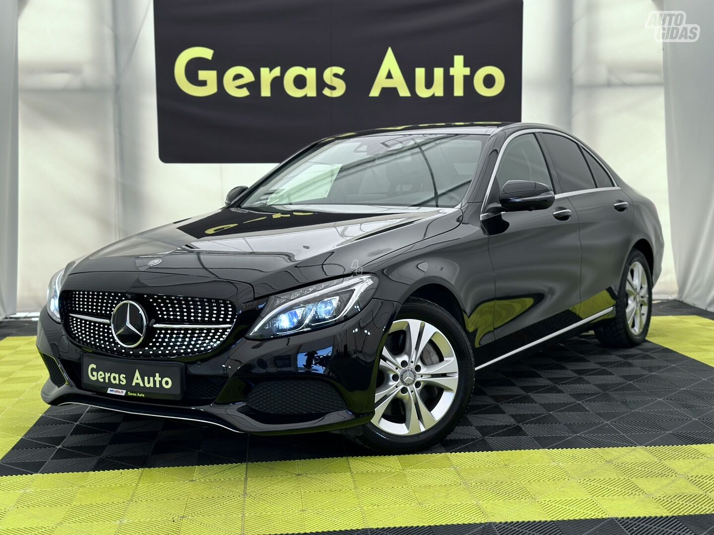 Mercedes-Benz C350 2015 m Sedanas