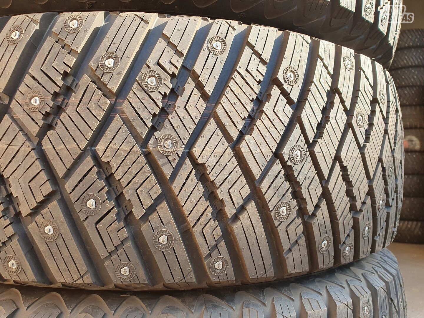 Goodyear Yra  kitu komplektu R16 winter tyres passanger car