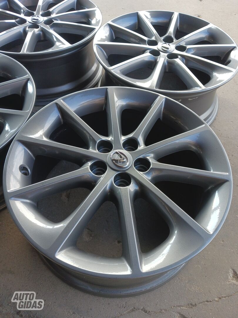 Lexus Prius light alloy R17 rims