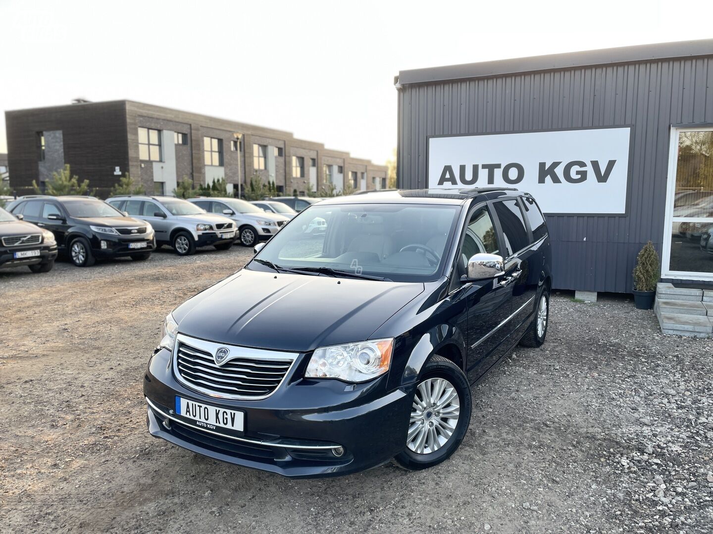 Lancia Voyager 2013 г Минивэн