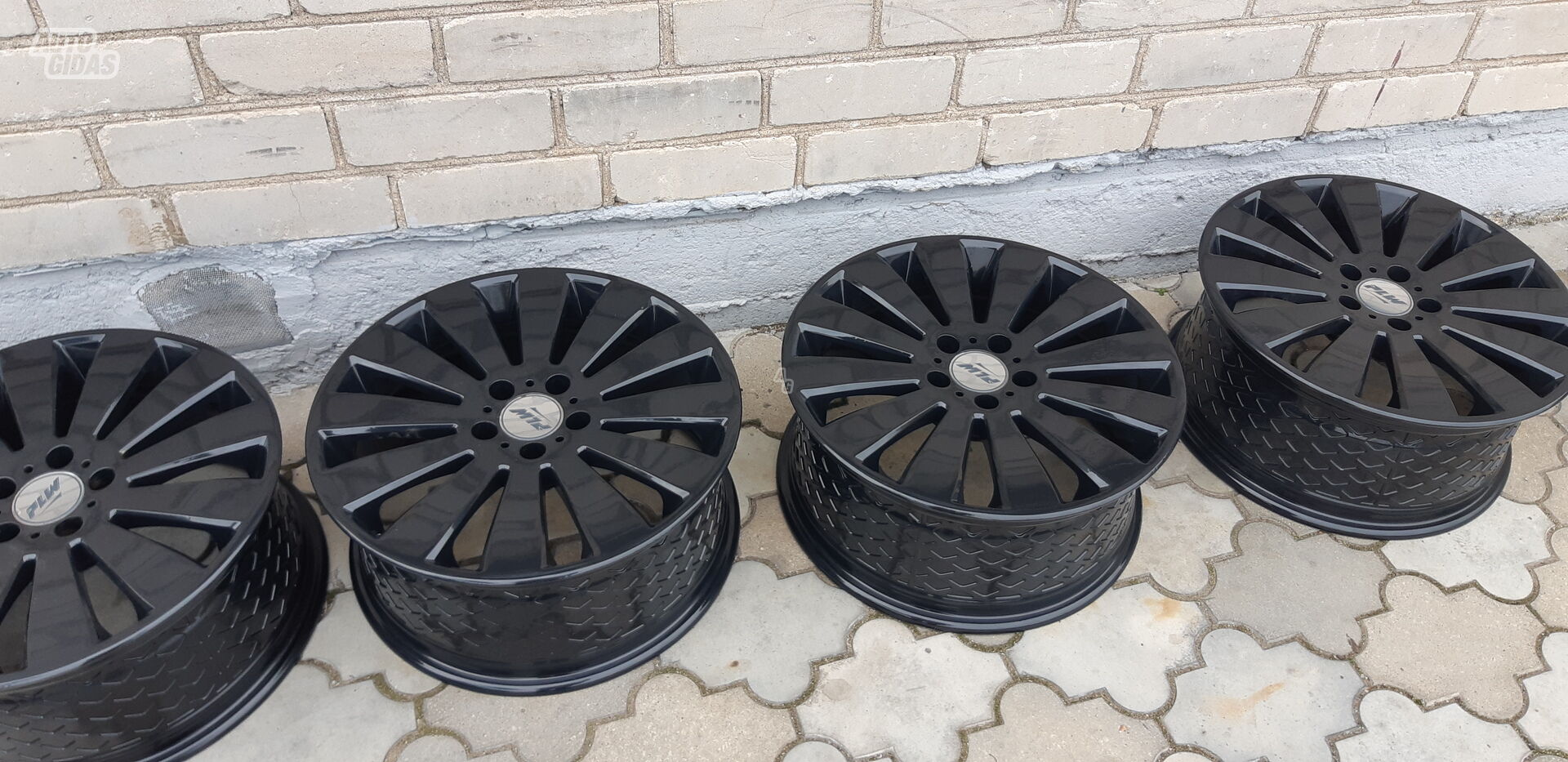 Light alloy R18 rims