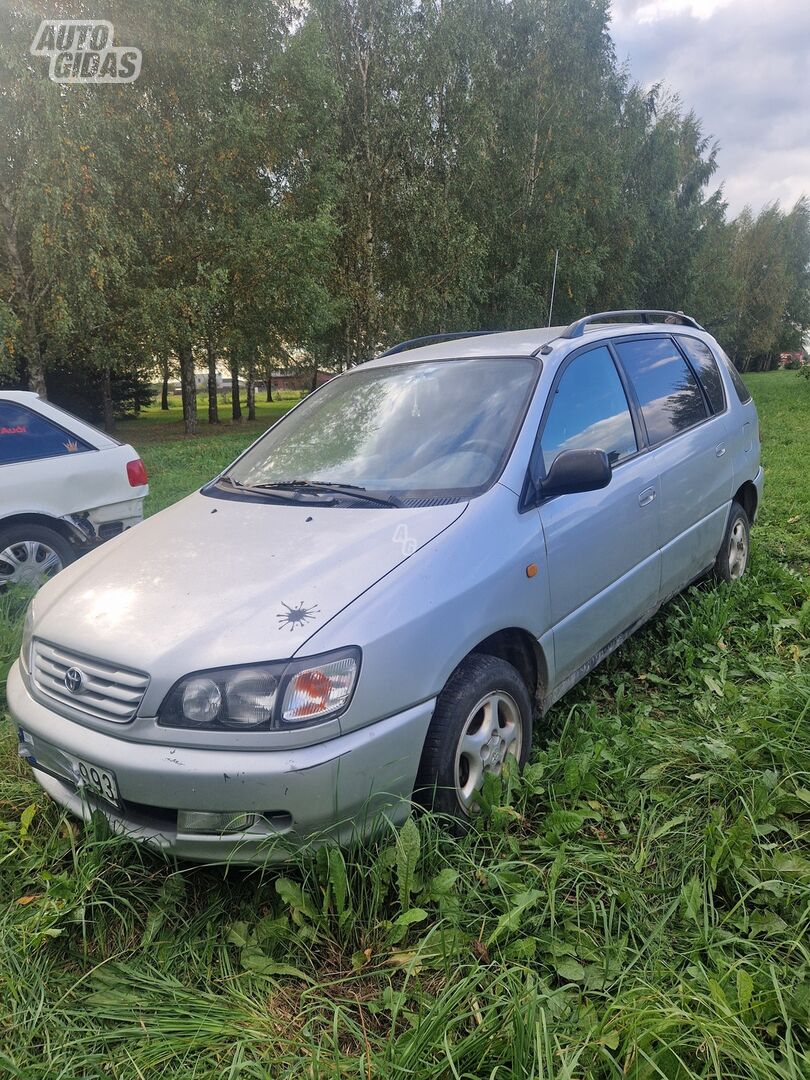 Toyota Picnic 1998 г Минивэн