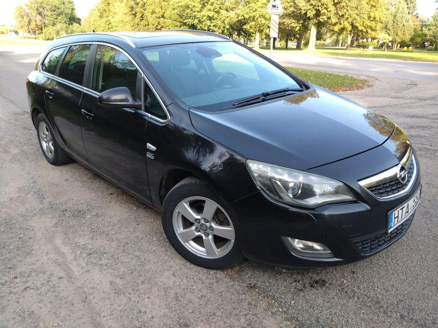 Opel Astra J 2011 г