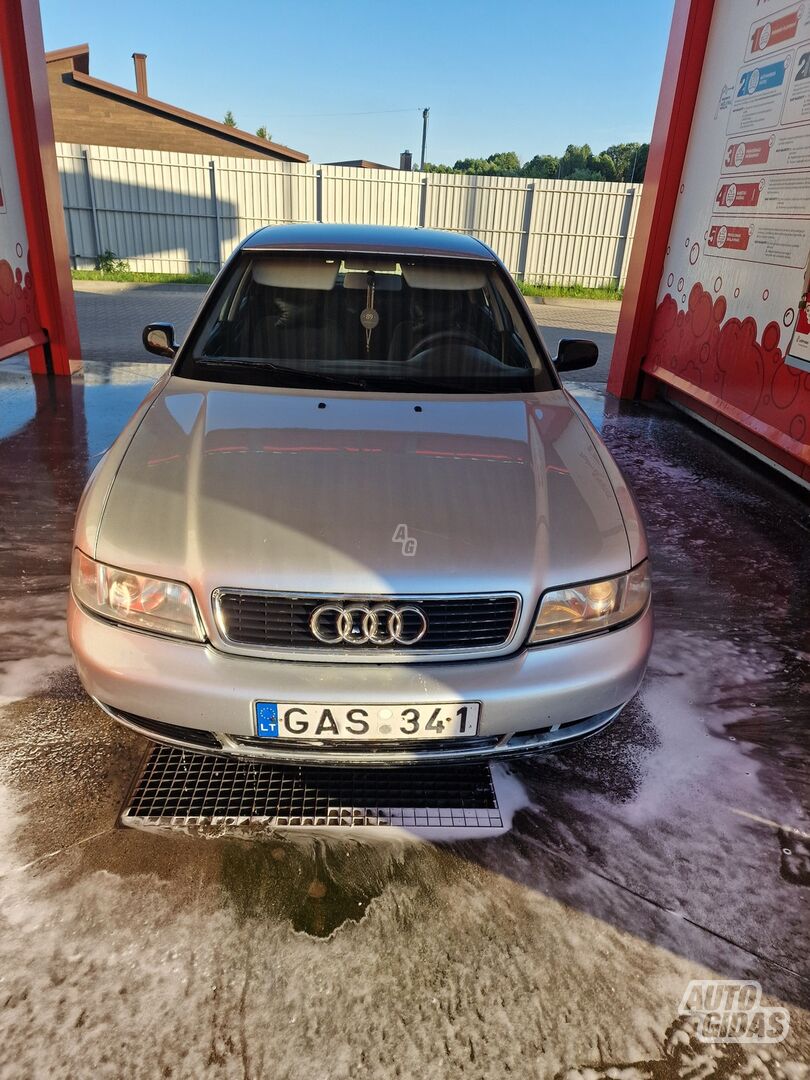 Audi A4 B5 1995 y