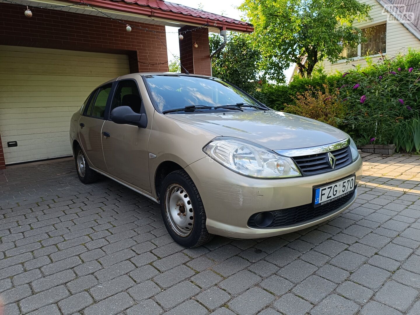 Renault Thalia 2011 y Sedan