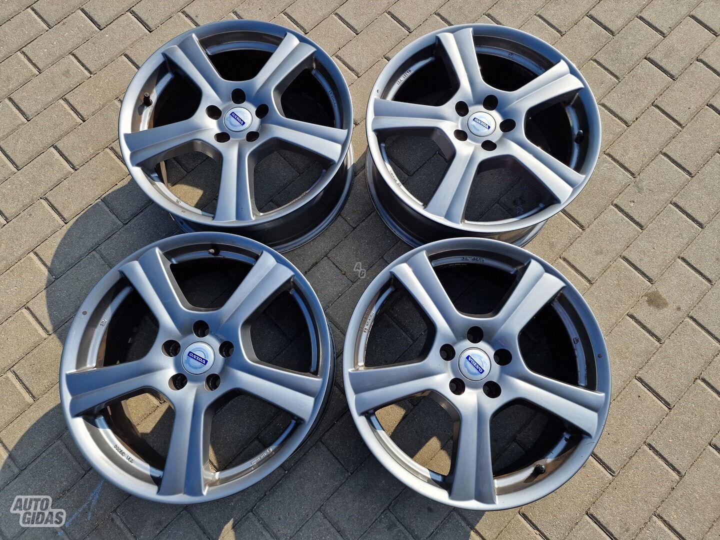 Volvo XC40, XC60, XC70, XC60 light alloy R18 rims