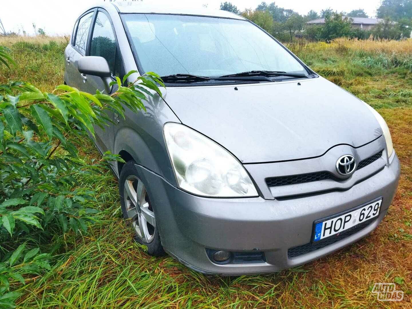 Toyota Corolla Verso II 2005 y