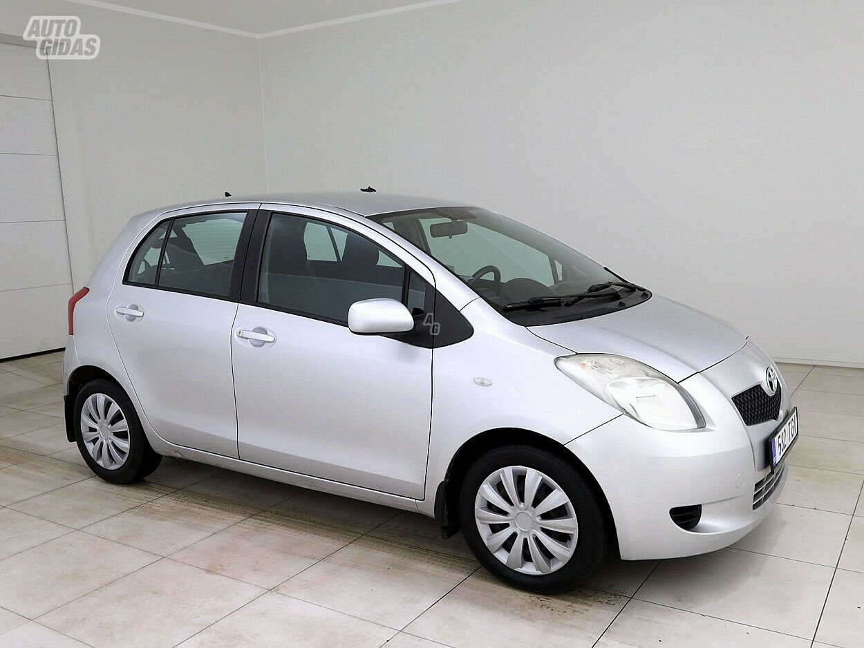 Toyota Yaris 2006 г Хэтчбек