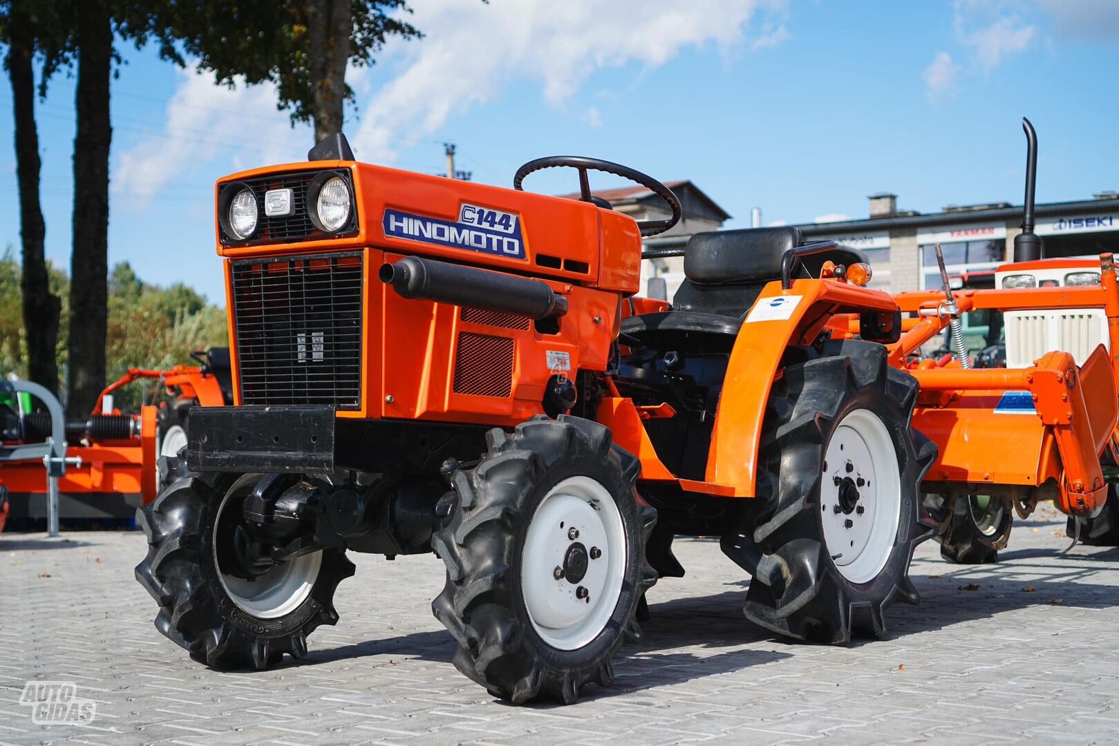 Hinomoto C-144 1984 y Tractor