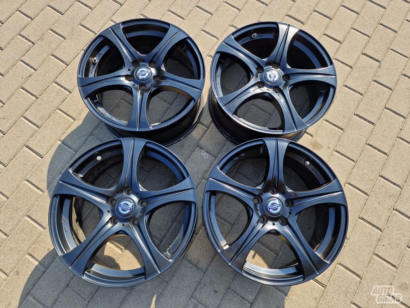 Volvo S60,V40,V50,V60,V70 XC60 light alloy R17 rims