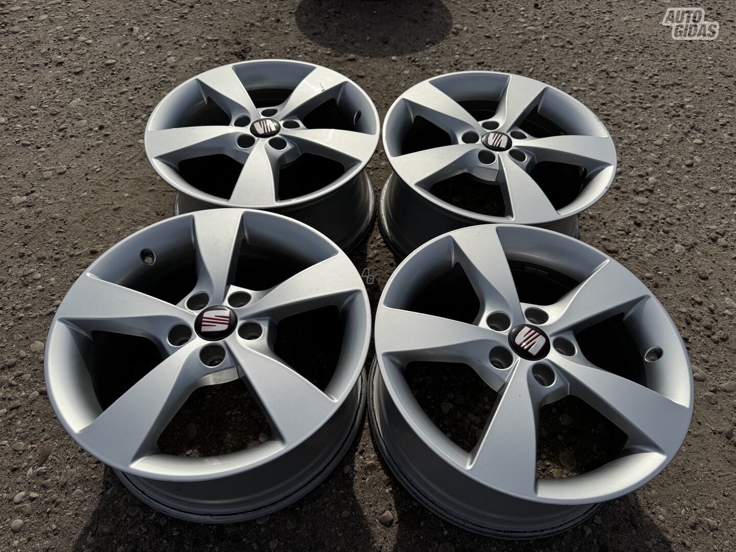 Seat Siunciam, 7J ET46 light alloy R16 rims