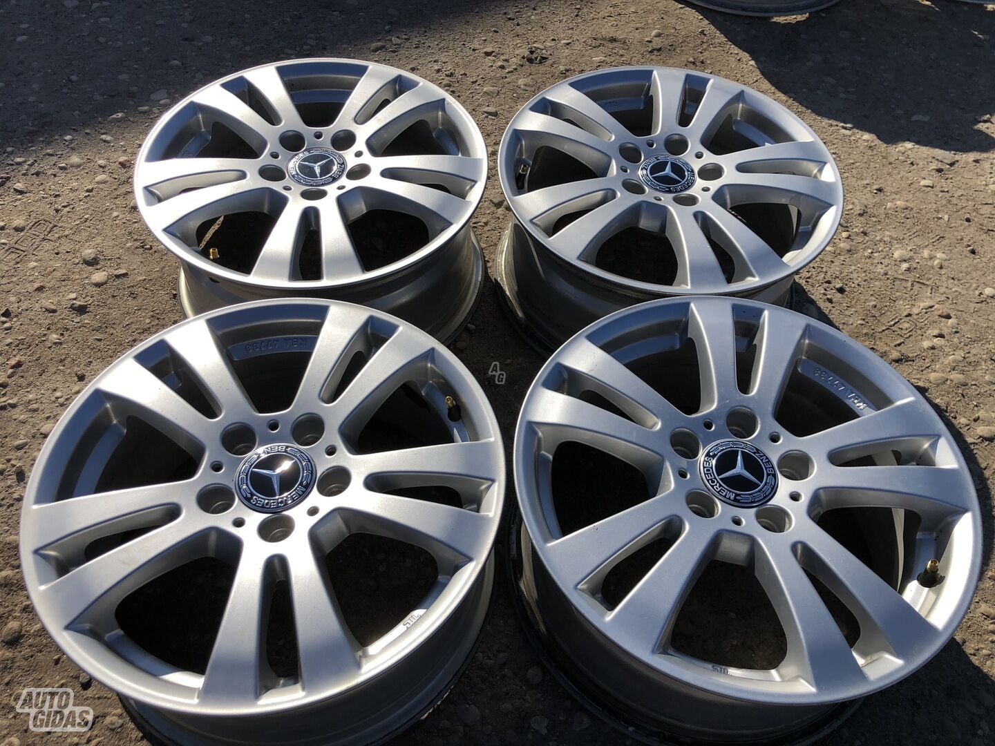 Mercedes-Benz Siunciam, 7,5J ET45 light alloy R16 rims