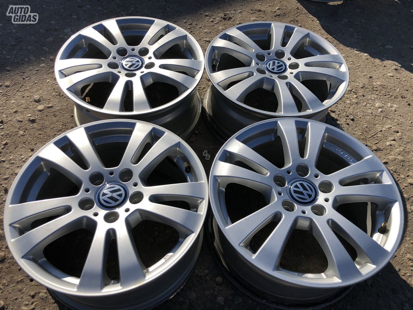 Volkswagen Siunciam, 7,5J ET45 light alloy R16 rims