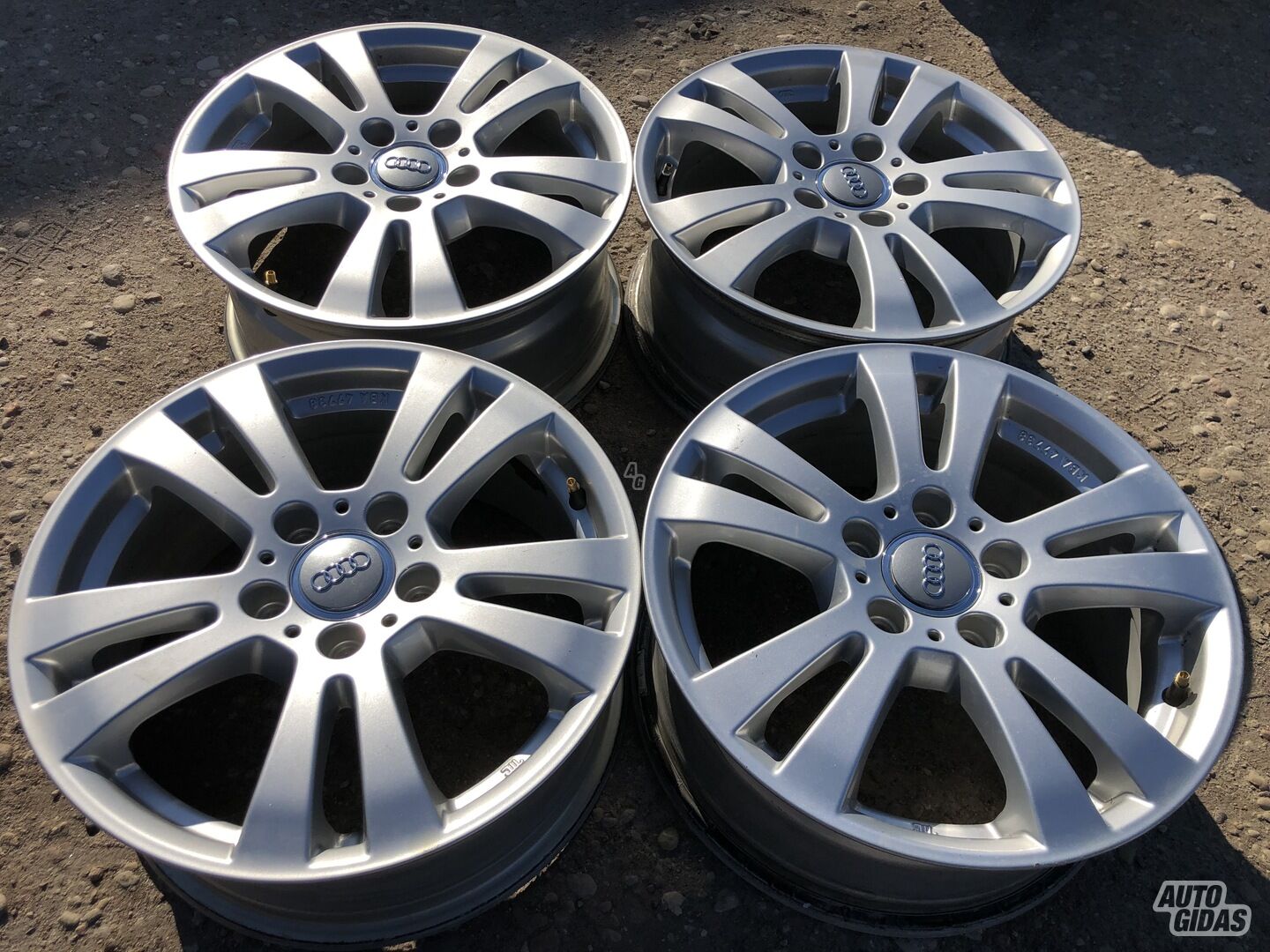 Audi Siunciam, 7,5J ET45 light alloy R16 rims