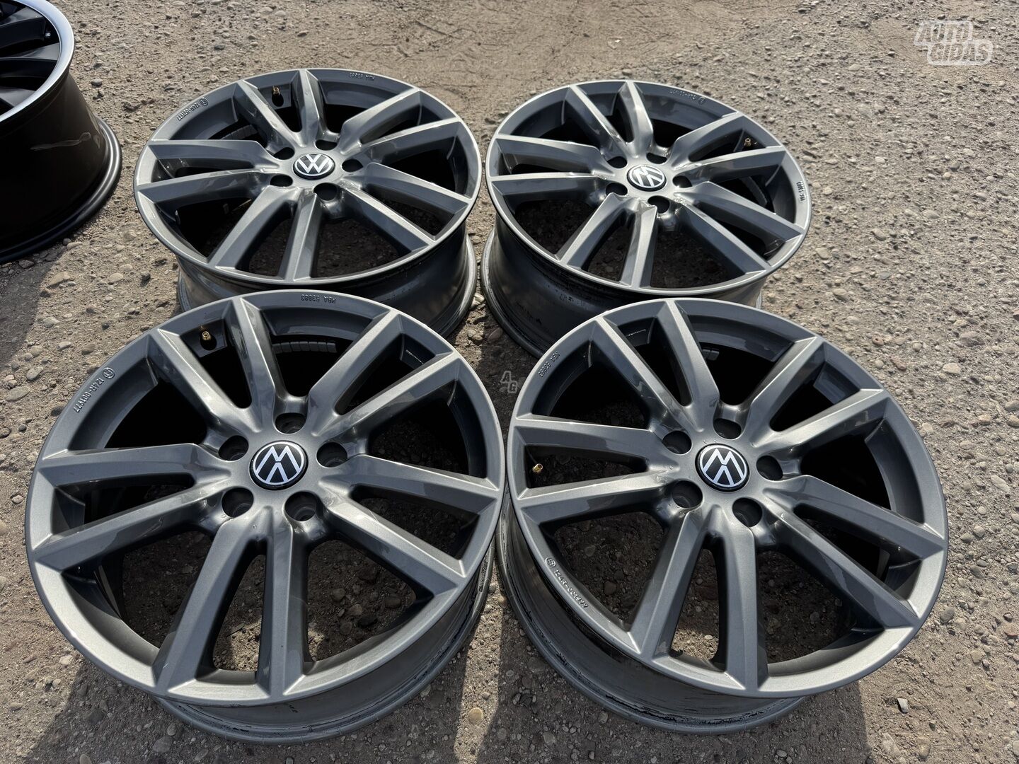 Volkswagen Siunciam, 7.5J ET48 light alloy R18 rims