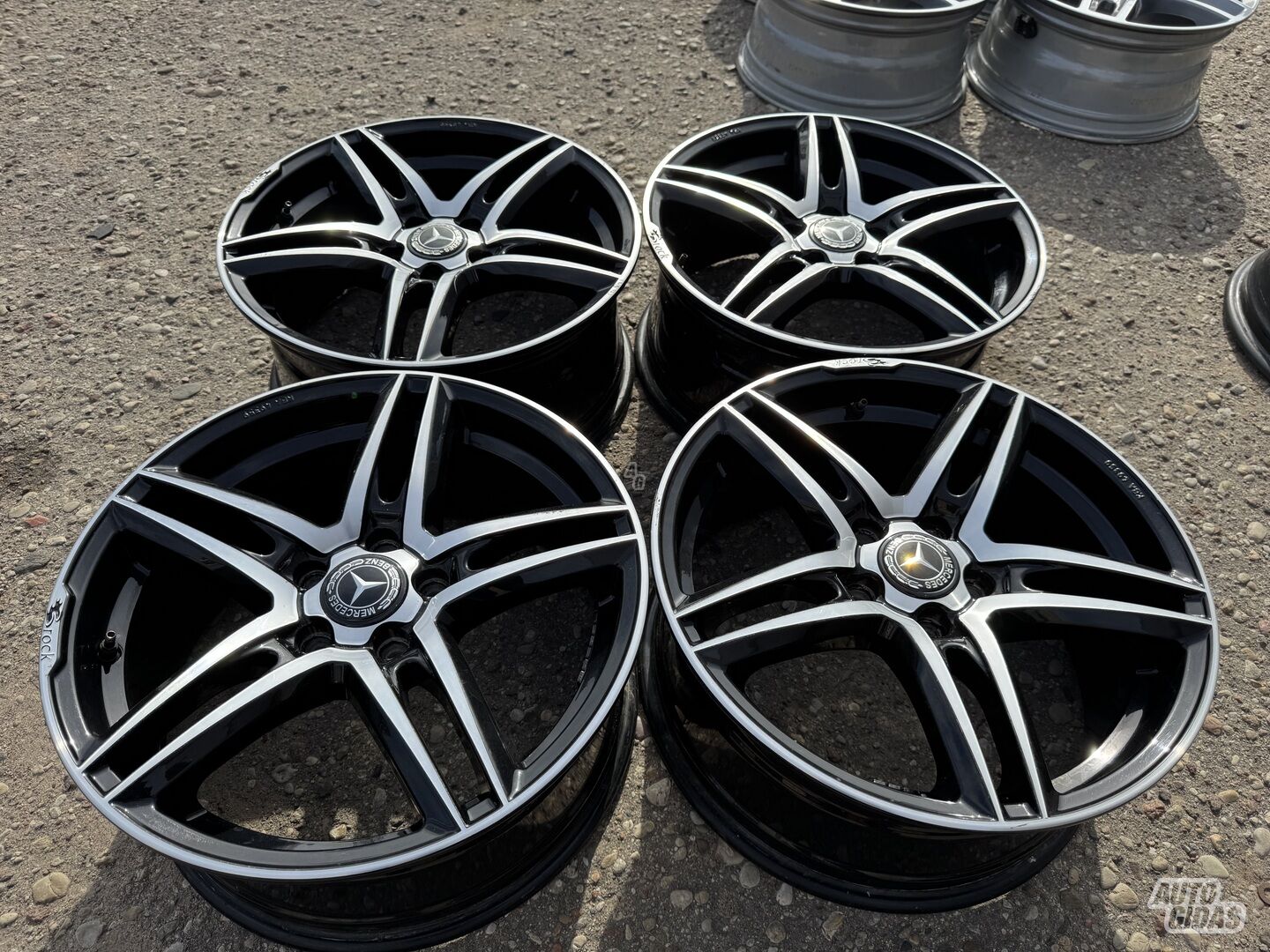 Mercedes-Benz Siunciam, 8J ET45 light alloy R18 rims