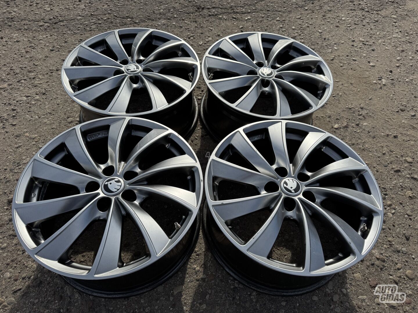 Skoda Siunciam, 8J ET45 light alloy R18 rims