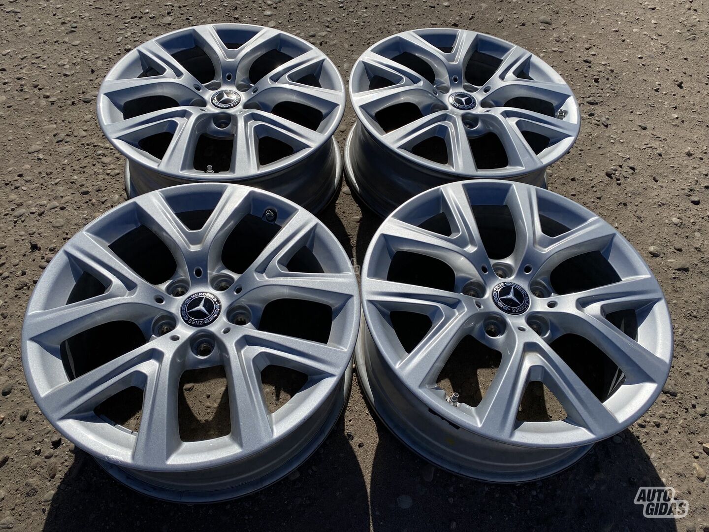 Mercedes-Benz Siunciam, 6,5J ET39 light alloy R17 rims