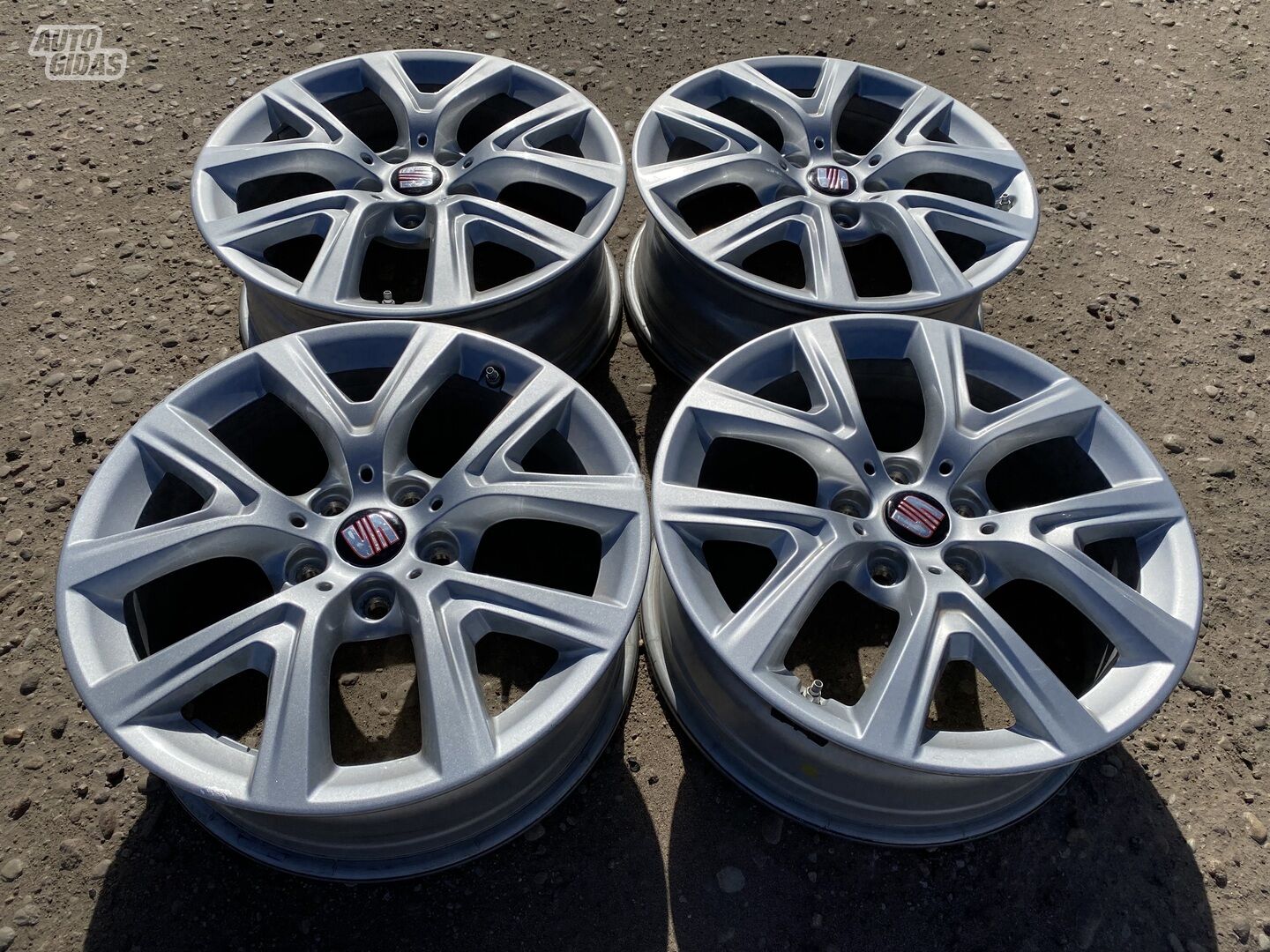 Seat Siunciam, 6,5J ET39 light alloy R17 rims