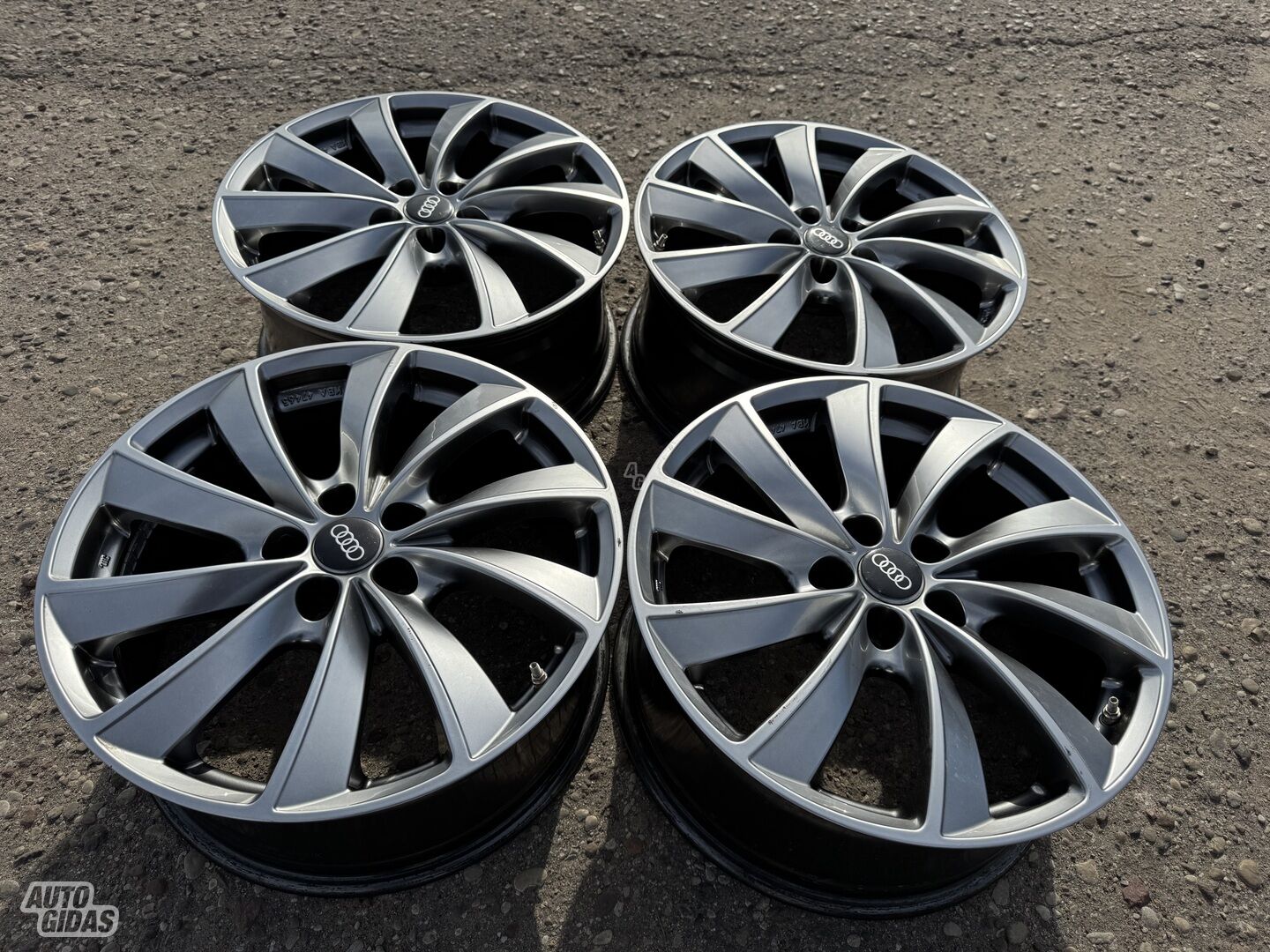 Audi Siunciam, 8J ET35 light alloy R18 rims