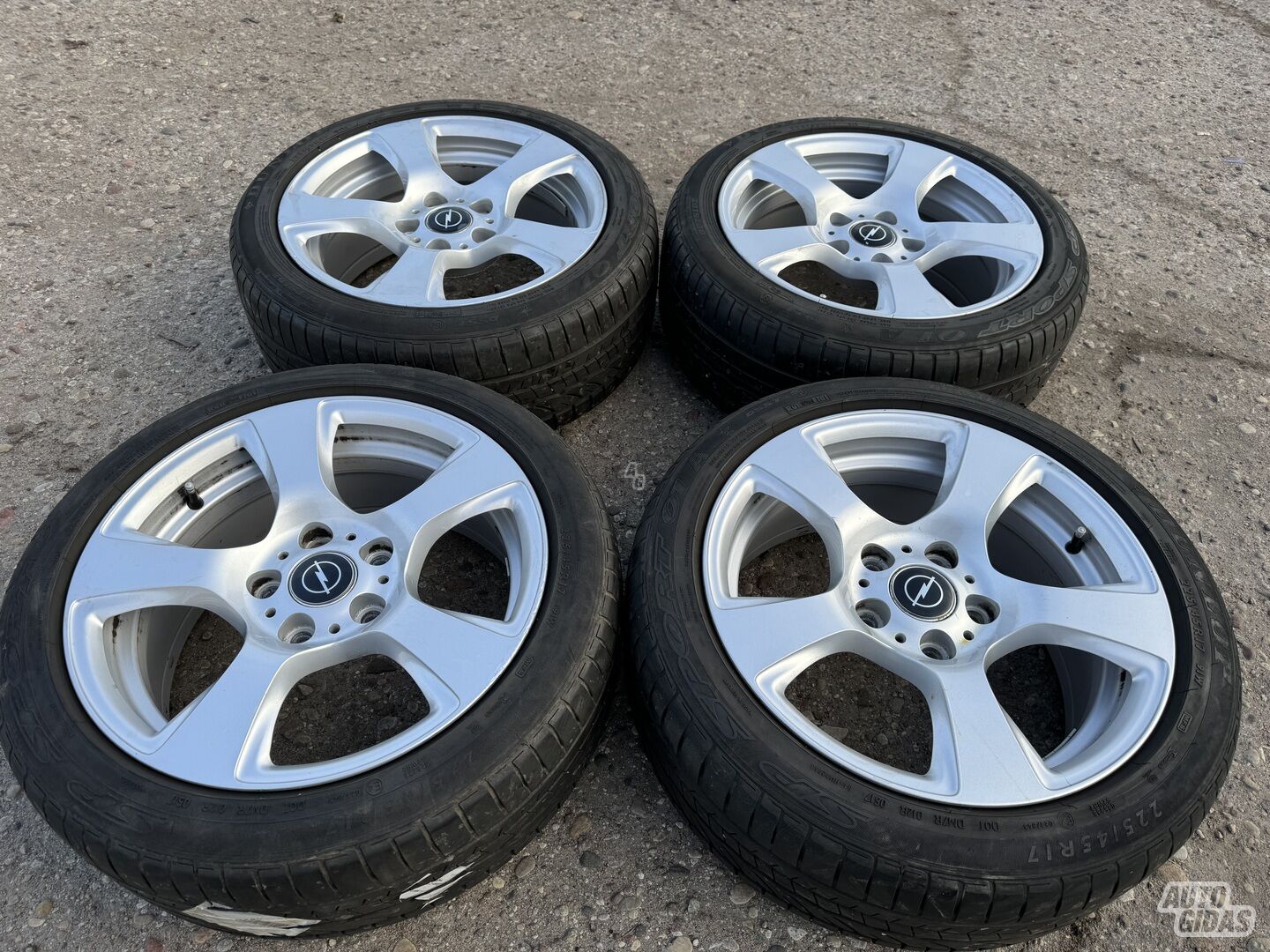 Opel Siunciam, 8J ET34 light alloy R17 rims