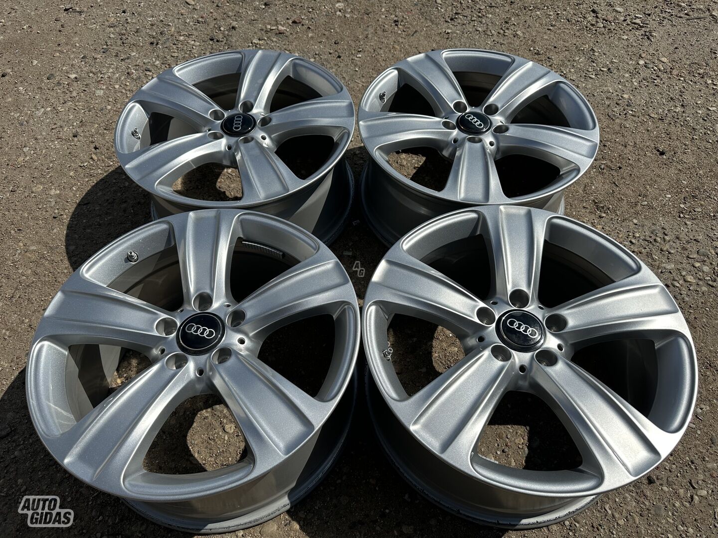 Audi Siunciam, 8J ET38 light alloy R18 rims