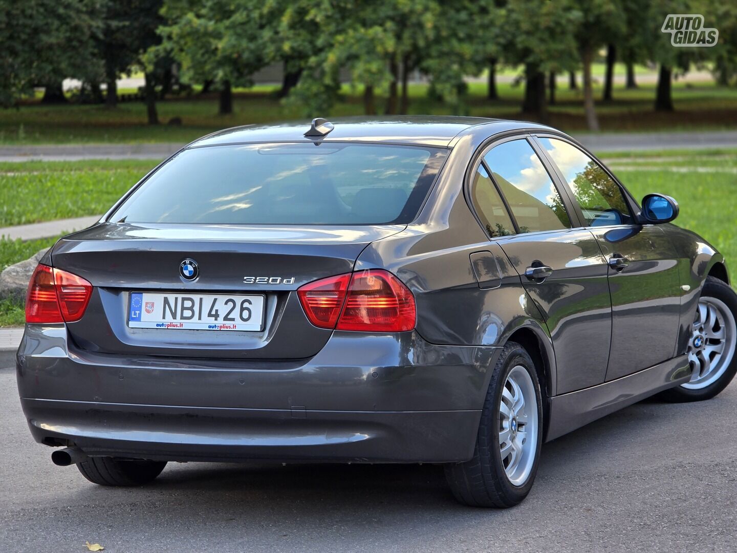 Bmw 320 E90 2005 г