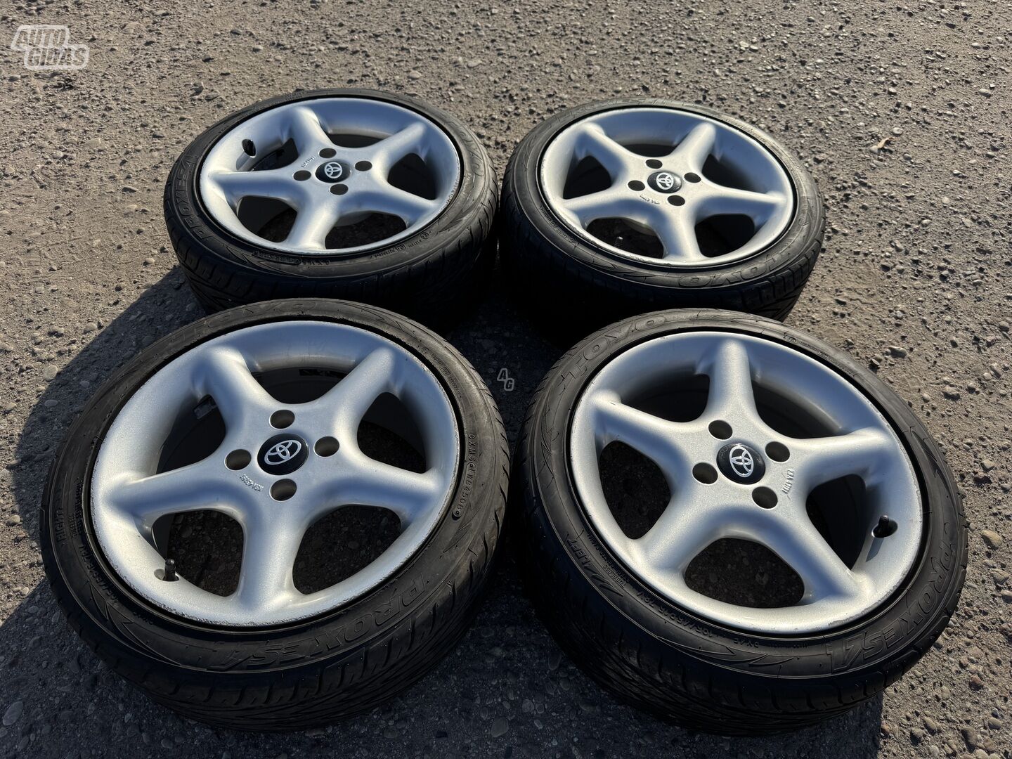 Toyota Siunciam, 7J ET35 light alloy R15 rims