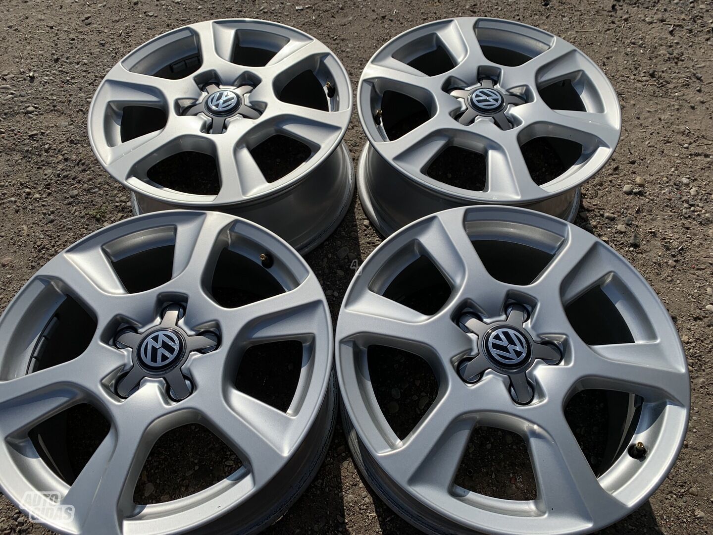 Volkswagen Siunciam, 7,5J ET46 light alloy R16 rims