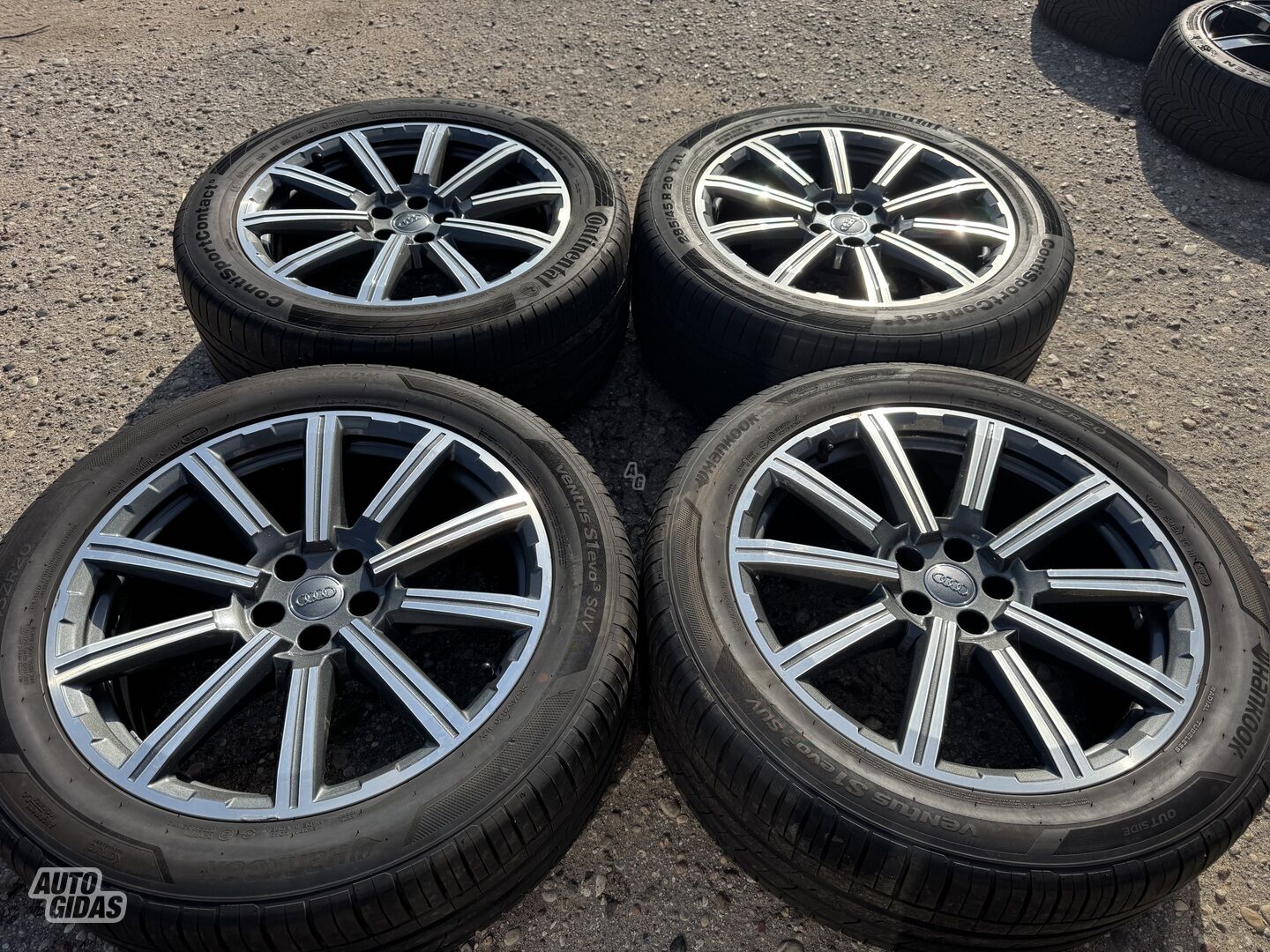 Audi Siunciam, 9J ET33 light alloy R20 rims