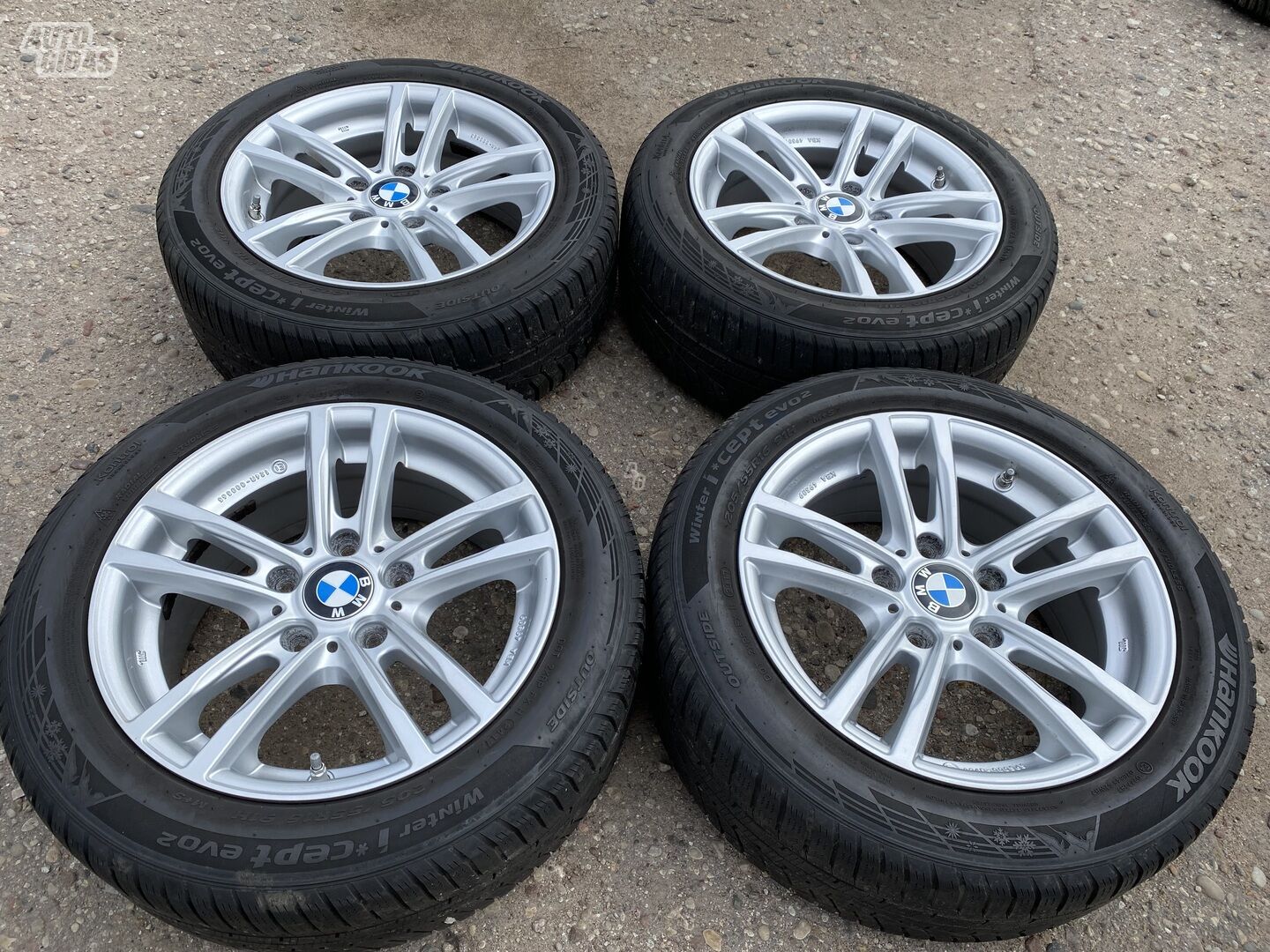 BMW Siunciam, 7J ET31 light alloy R16 rims