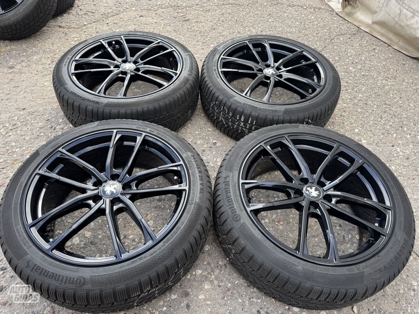 Peugeot Siunciam, 8J ET45 light alloy R20 rims