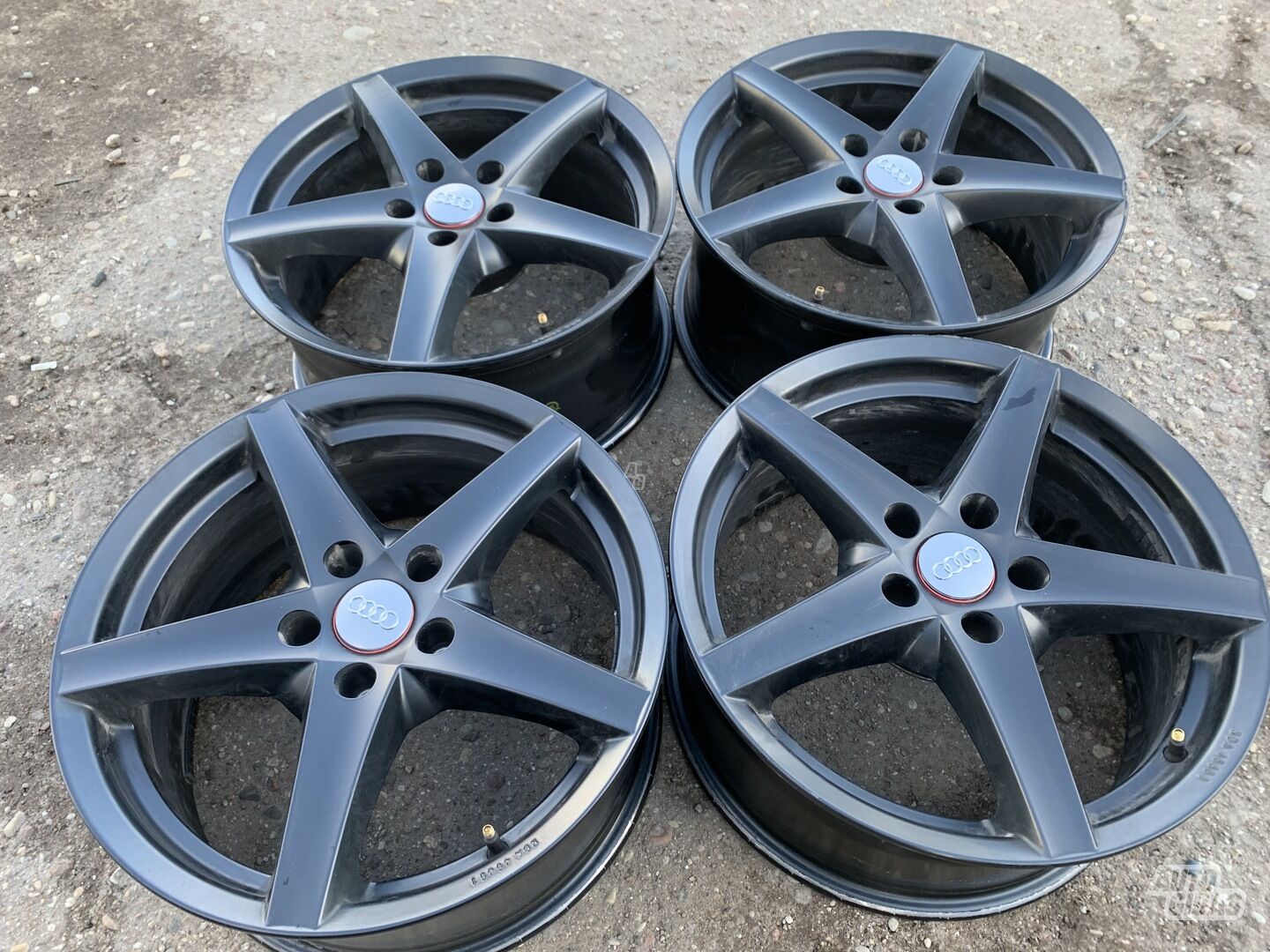 Audi Siunciam, 8J ET35 light alloy R17 rims