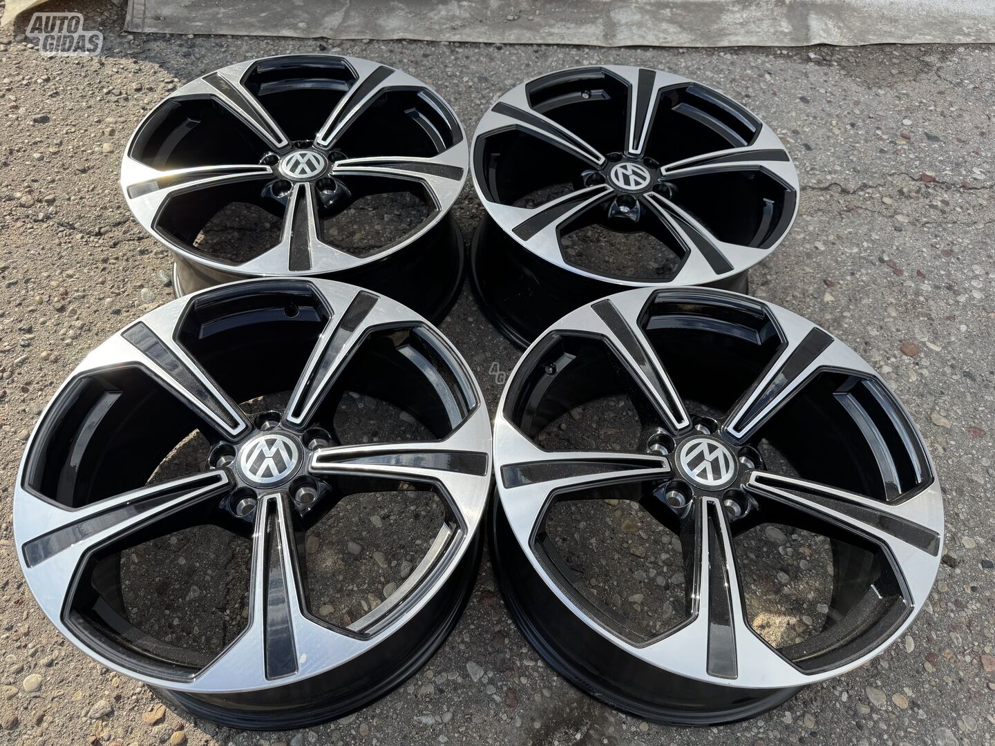 Volkswagen Siunciam, 8.5J ET35 light alloy R19 rims