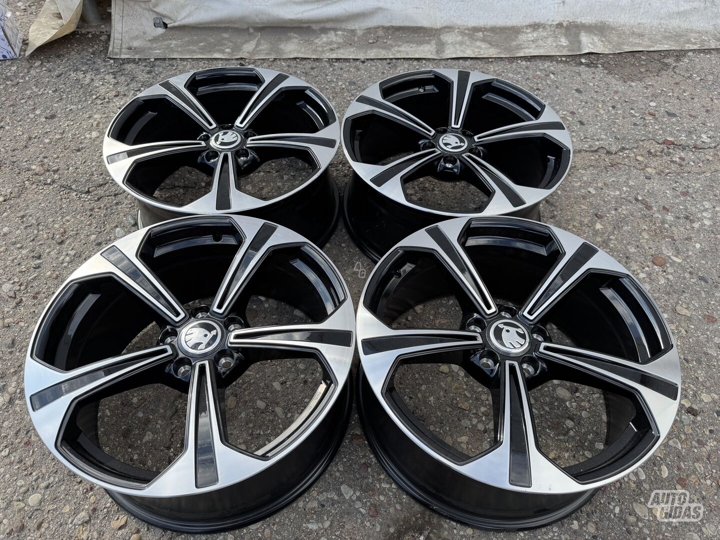 Skoda Siunciam, 8.5J ET35 light alloy R19 rims