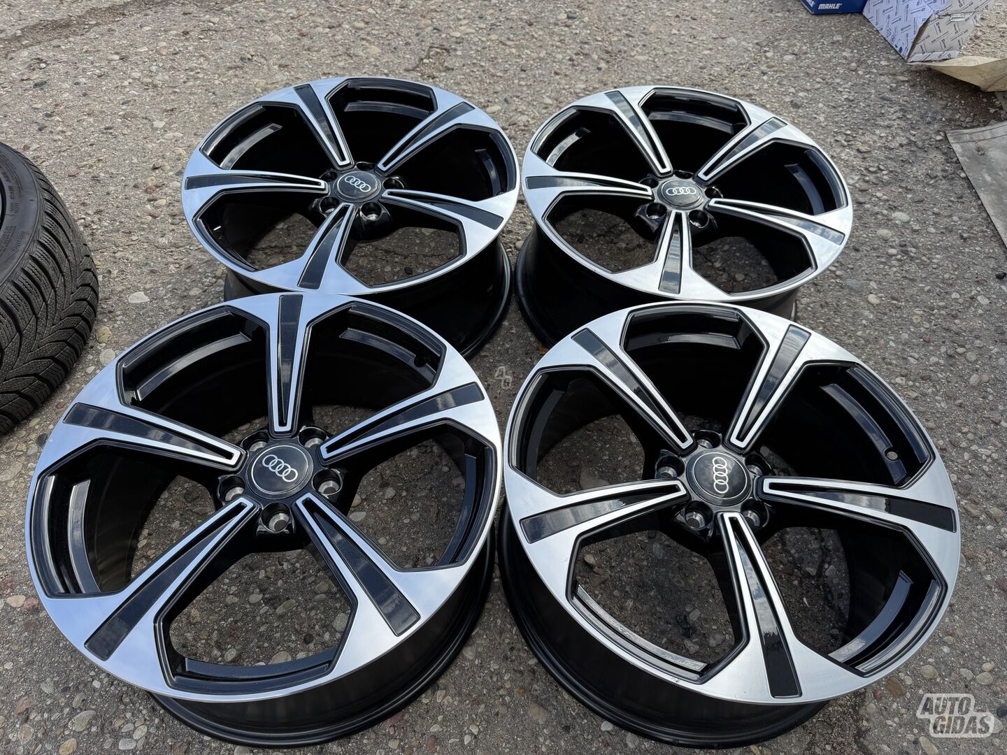 Audi Siunciam, 8.5J ET35 light alloy R19 rims