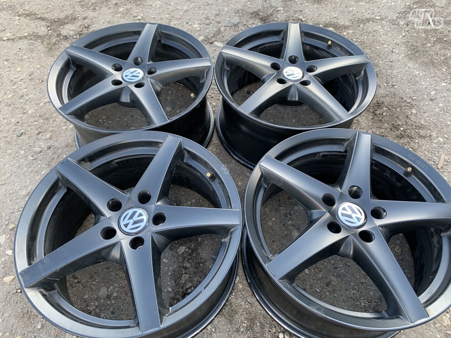 Volkswagen Siunciam, 8J ET35 light alloy R17 rims